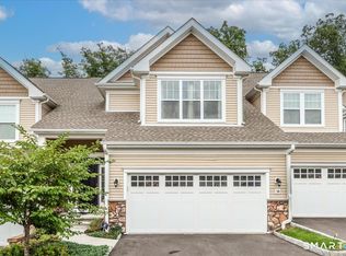 18 Hunting Ridge Ln #18, Bethel, CT 06801