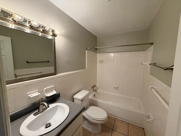 Center Town Condominiums — Photo 59