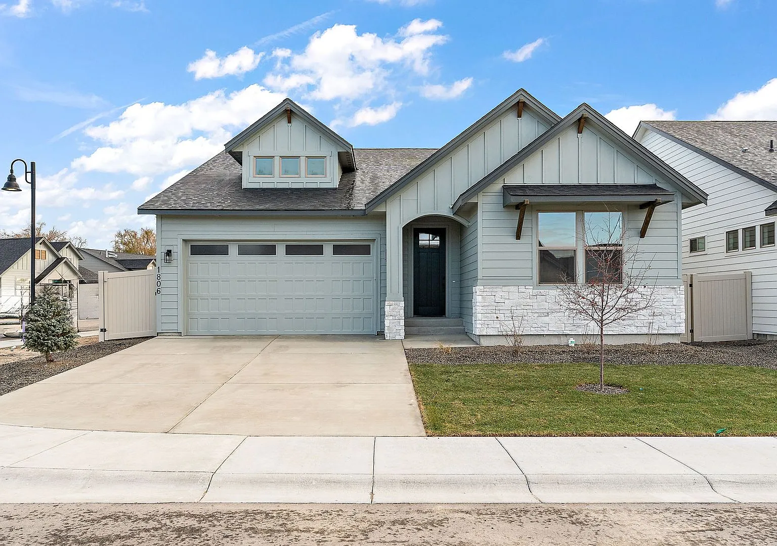Beautiful Star Home With Exceptional Upgrades — Photo 3