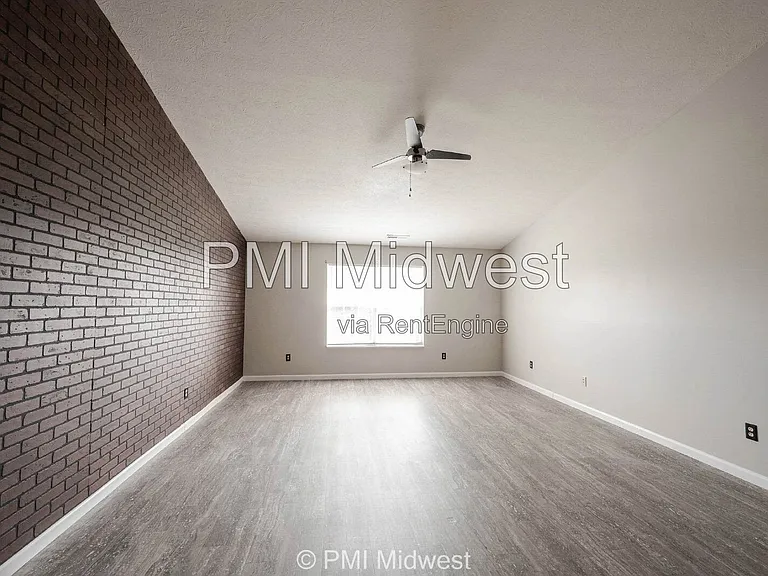 2526 Copper Hill Dr — Photo 33