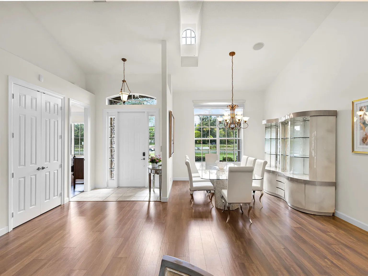 4 bed, 2881 sqft, $5,900 — Photo 4