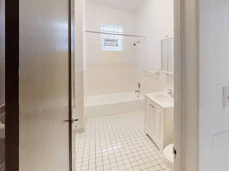 5429 S Woodlawn Ave — Photo 3