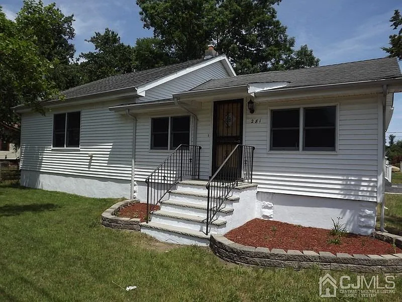281 Devoe Ave photo 1