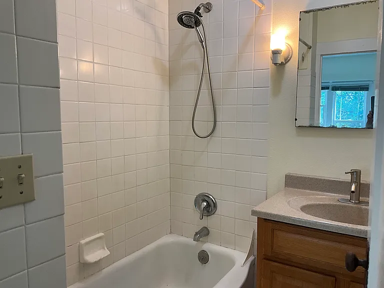712 1/2 N Park St #1/2 — Photo 9