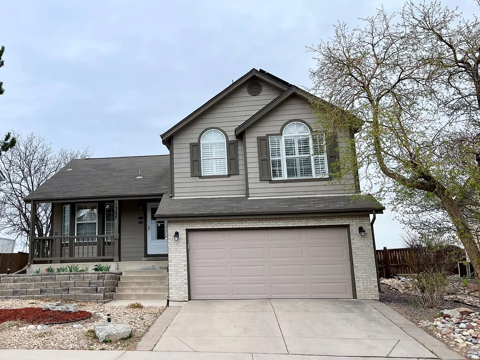 4 bed, 1992 sqft, $3,200 — Photo 1