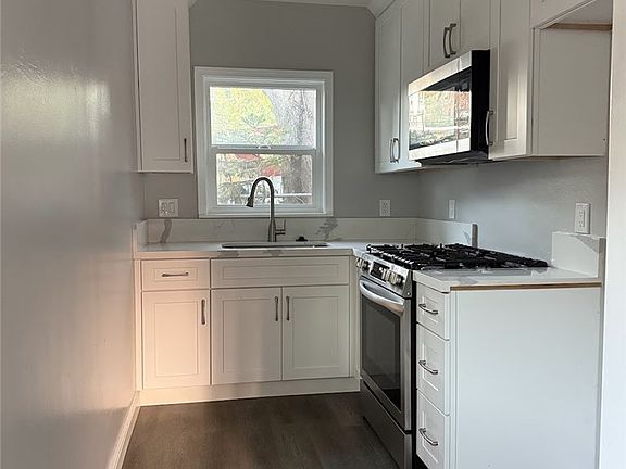 4th image of 3883 5th St