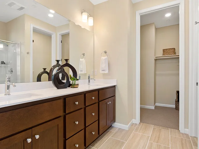 Spacious Townhomes in Provence at Natomas — Photo 34