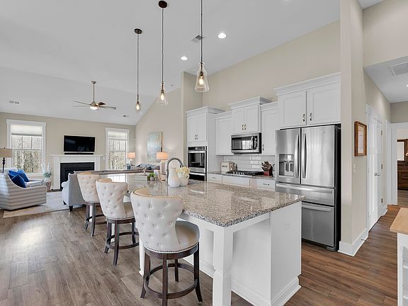 4th image of 621 Longfellow Way