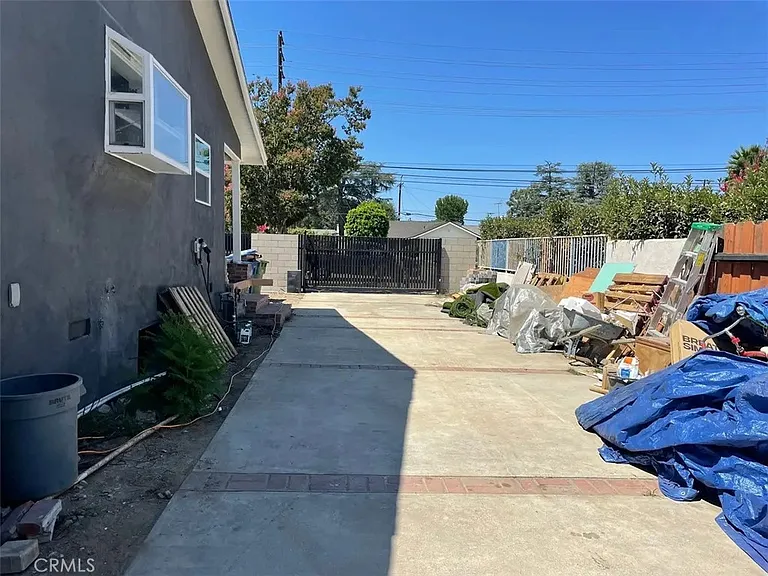 5834 Fallbrook Ave — Photo 8