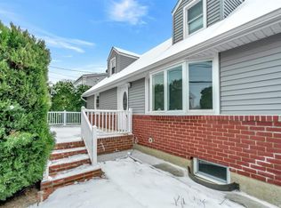 94 Pollok Pl, Hicksville, NY 11801