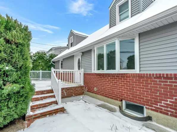 94 Pollok Place, Hicksville, NY 11801