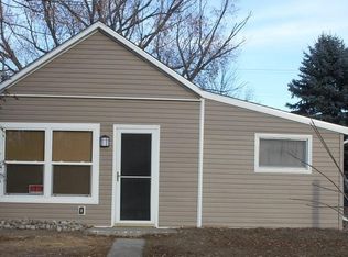 373 N 8th Ave, Forsyth, MT 59327