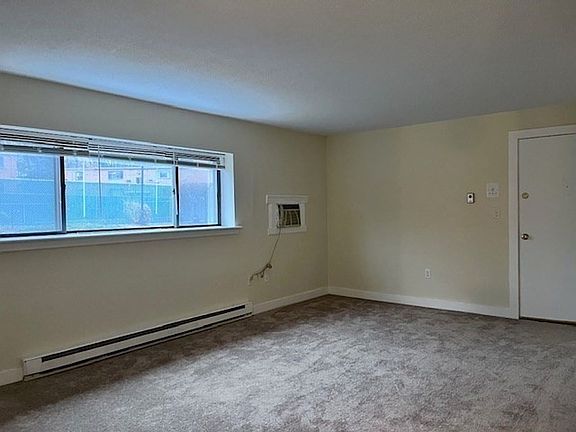 5th image of 69 Nicholas Rd APT B