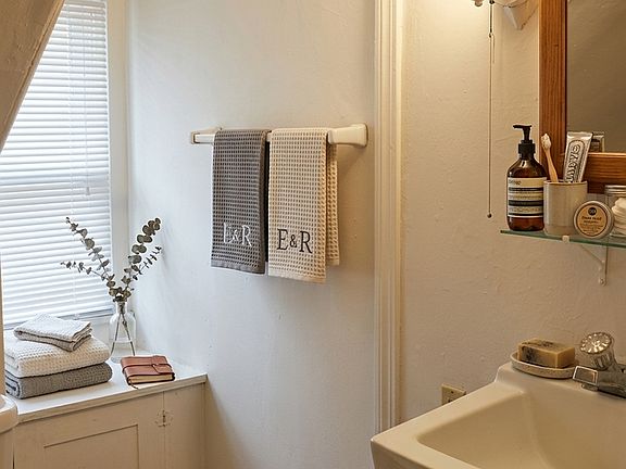 2nd image of 1282 Nicholson Ave #0