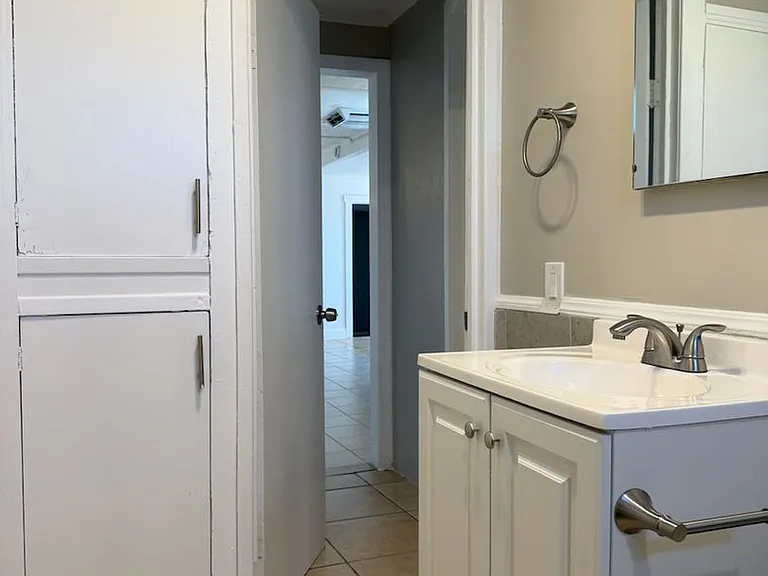 527 W Wilson Ave — Photo 12