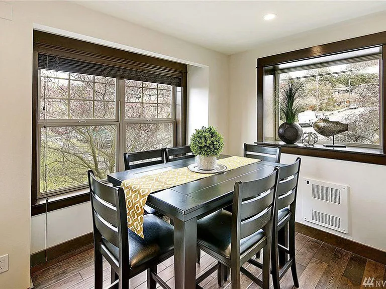 4501 SW Director St — Photo 3