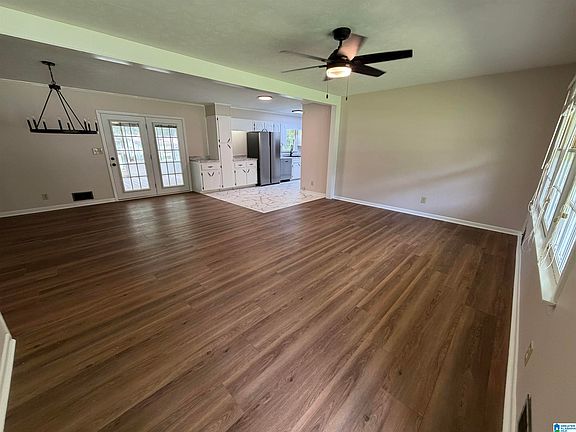 3rd image of 701 W 9th St