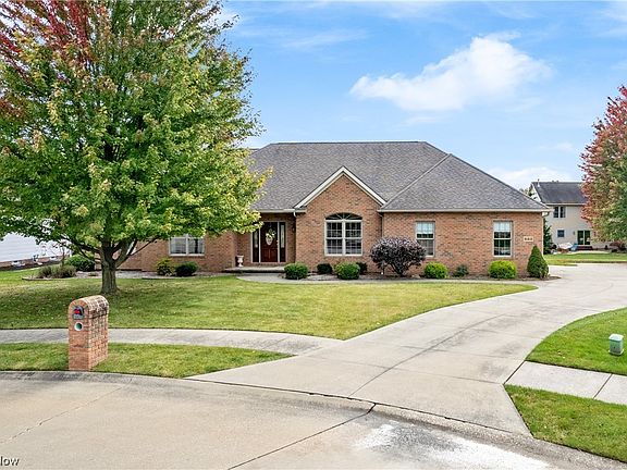 2nd image of 882 Laurel Cir