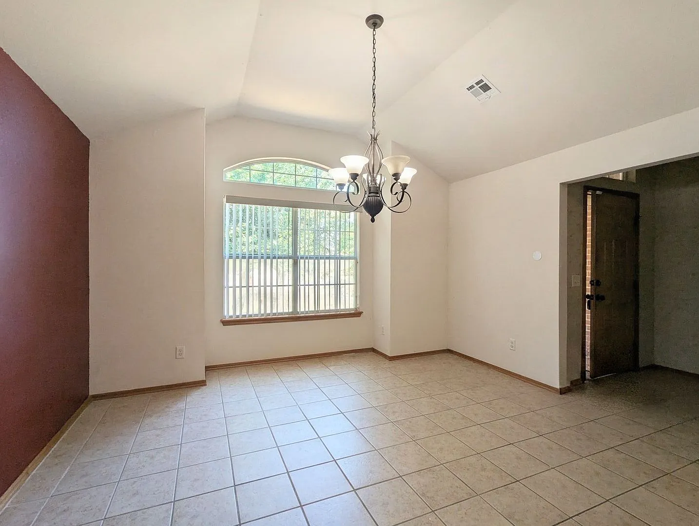 Spacious 3 Bed + Study | Fireplace, Covered Patio & Fully Fenced Backyard — Photo 3