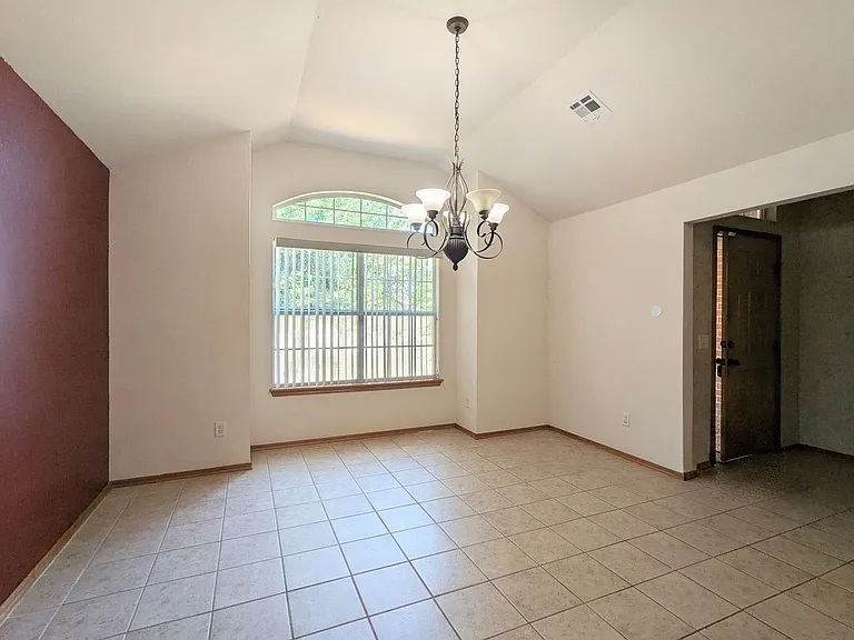 5516 SE 81st St — Photo 3