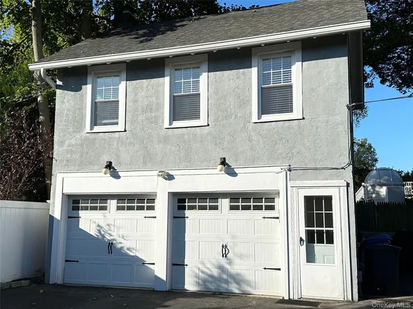157 Clinton Ave Unit 1, Huntington, NY 11743