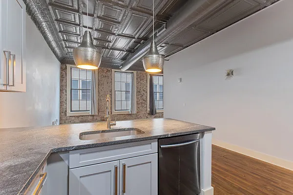 321 S Salina St #403 — Photo 3