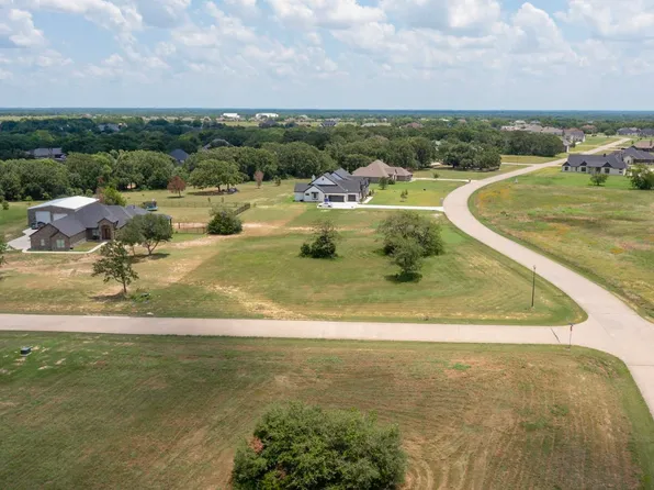 2100 Eastfield Dr, Wills Point, TX 75169