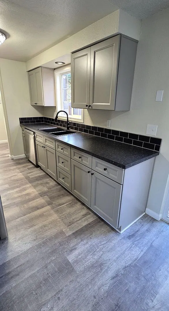 Only $1595/mo for this 3 Bedroom off Barger — Photo 4