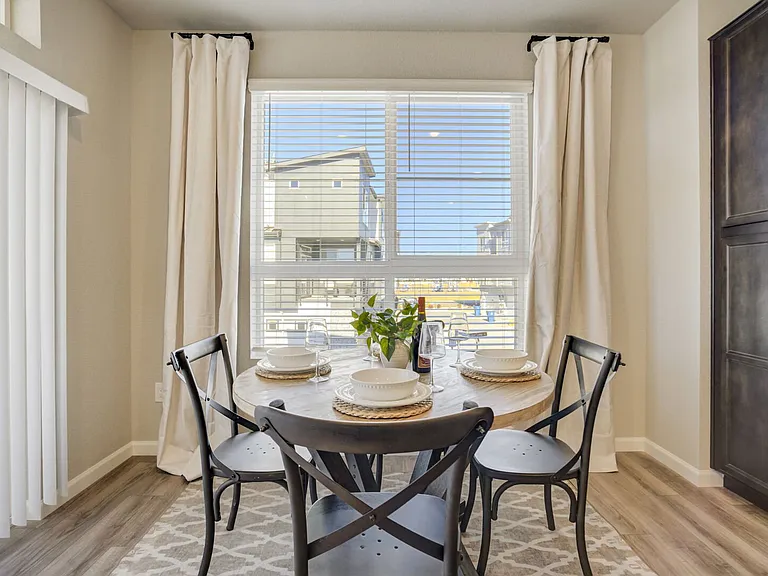 Dining room
A place to create lasting memories with the ones you love.
