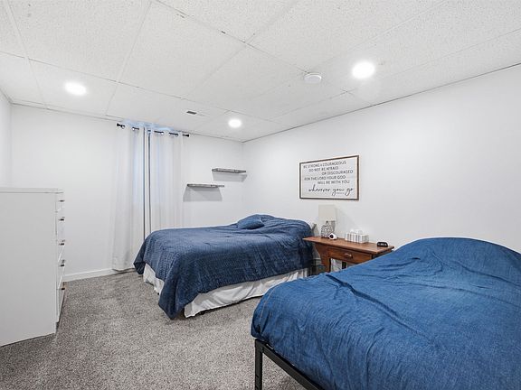 4th image of 209 S Maple St