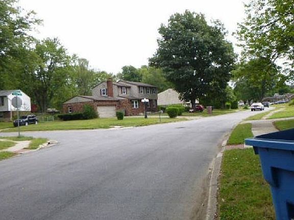 Exterior Neighborhood (street photo)