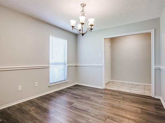 5th image of 3205 Shady Brook Dr