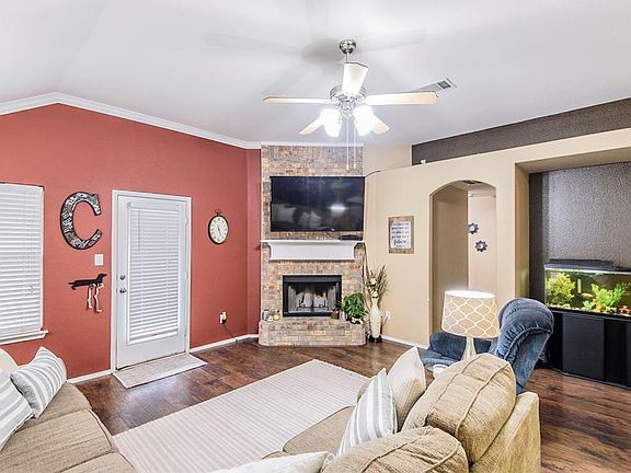 3rd image of 1647 Hillside Dr