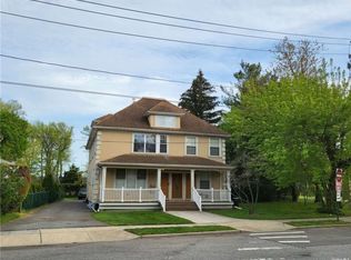 143 Searingtown Rd APT 2, Albertson, NY 11507
