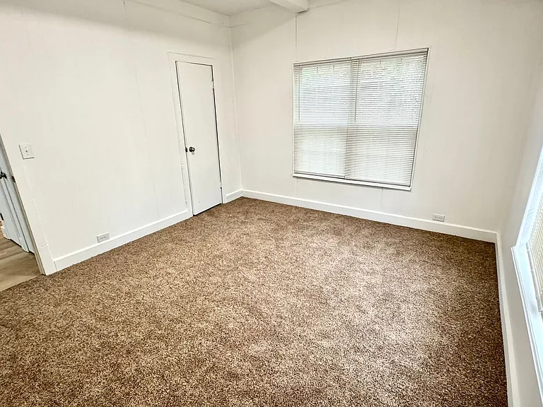 43 Townsend Ave — Photo 16