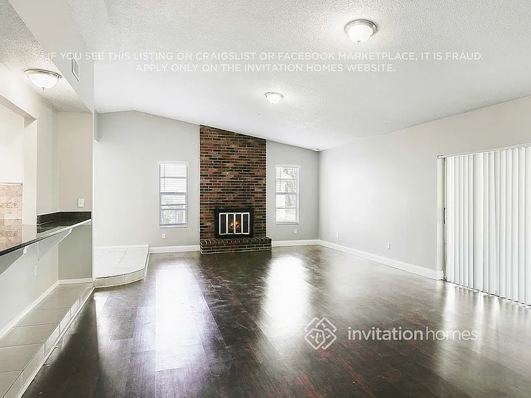 1304 Village Ct — Photo 4