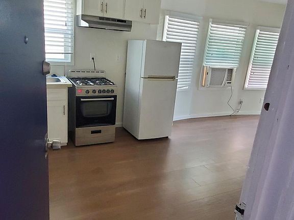 3rd image of 33 Clubhouse Ave #6