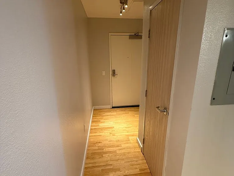 95 McCoppin St #210 — Photo 13