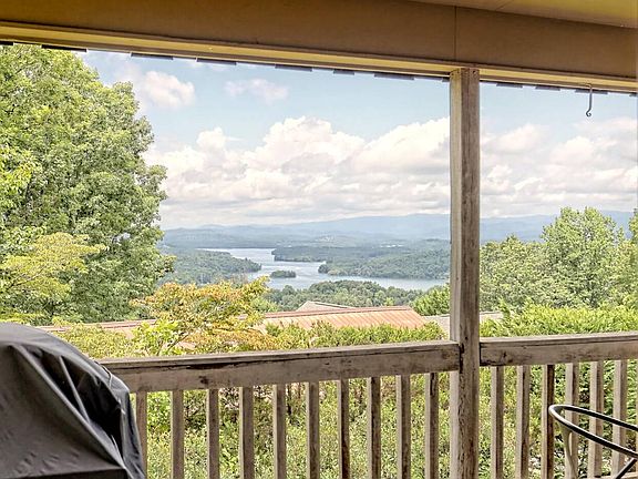 3rd image of 428 Mountain Dr N
