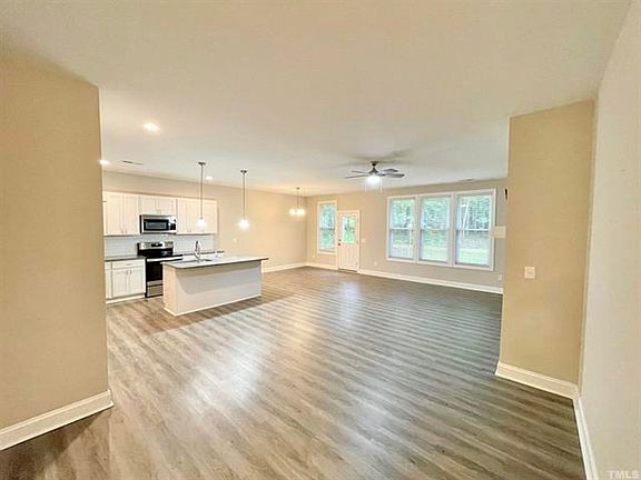 4th image of 221 Rawhide Dr