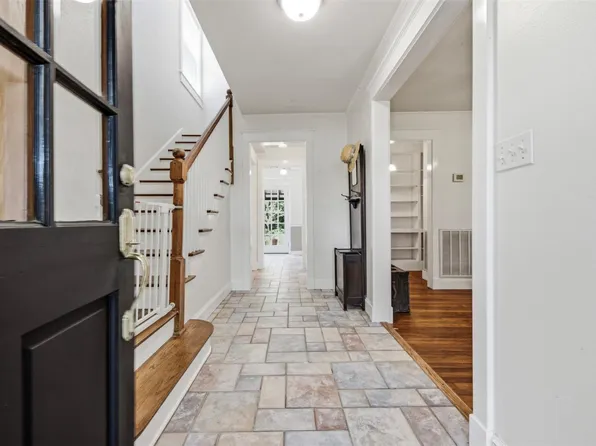6998 Commander Roland Dr, Hitchcock, TX 77563