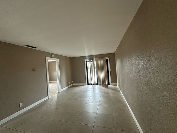 4th image of 814 N G St #0