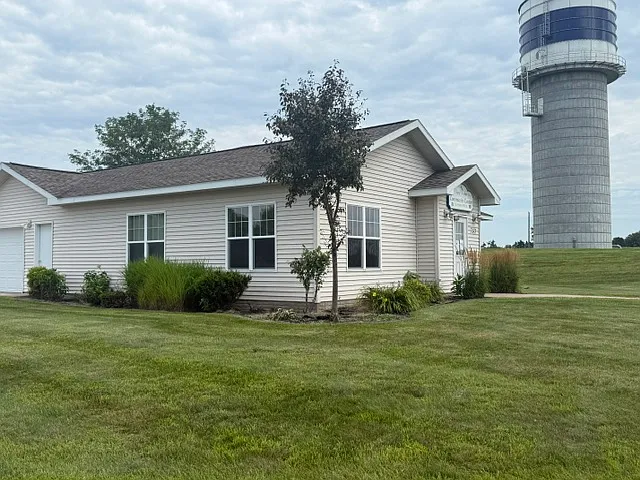 739 W Lucas Ln #819 — Photo 3