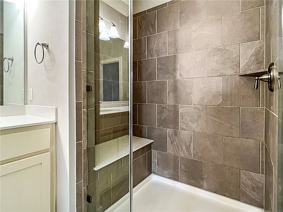 5th image of 13800 Lyndhurst St Unit 333