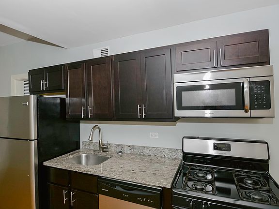 3rd image of 4040 N Ashland Ave #G