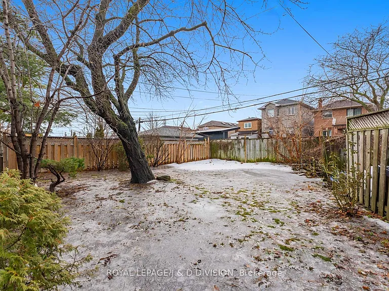 1132A Dovercourt Rd — Photo 30