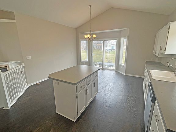 4th image of 10213 Washington Ct NE