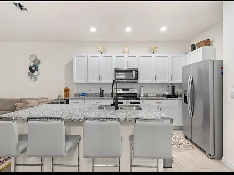 Reena Dr — Photo 5