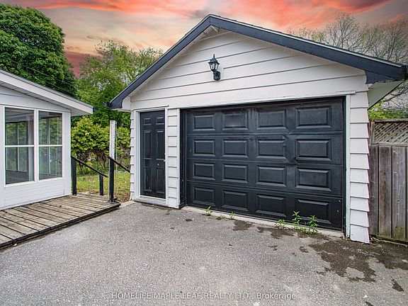 5th image of 1663 Hansuld St
