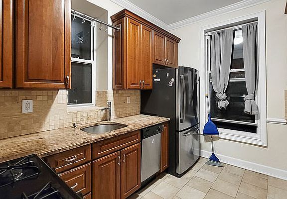 4th image of 118 W 114th St APT 3